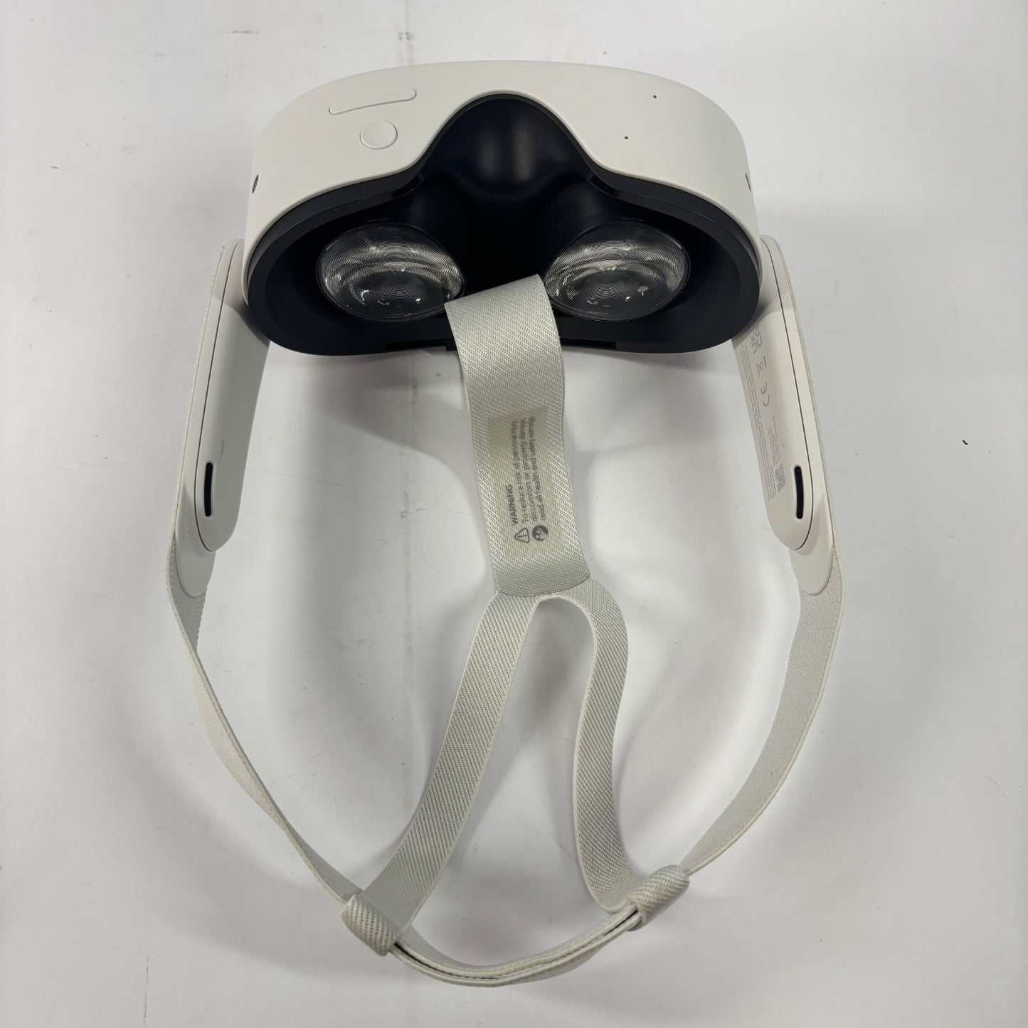 Meta Quest 3S 64GB VR System P97 No silicone cover