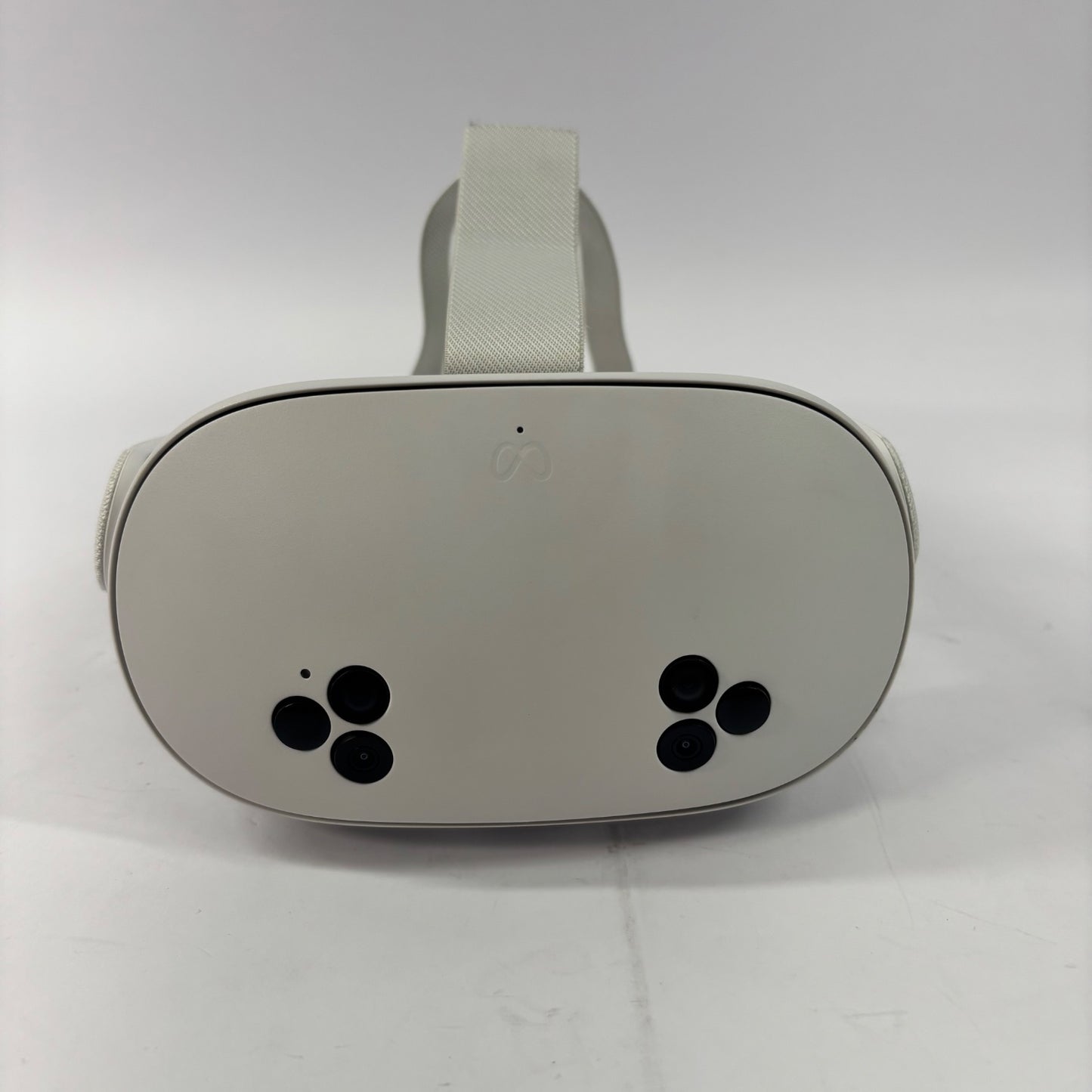 Meta Quest 3S 64GB VR System P97 No silicone cover