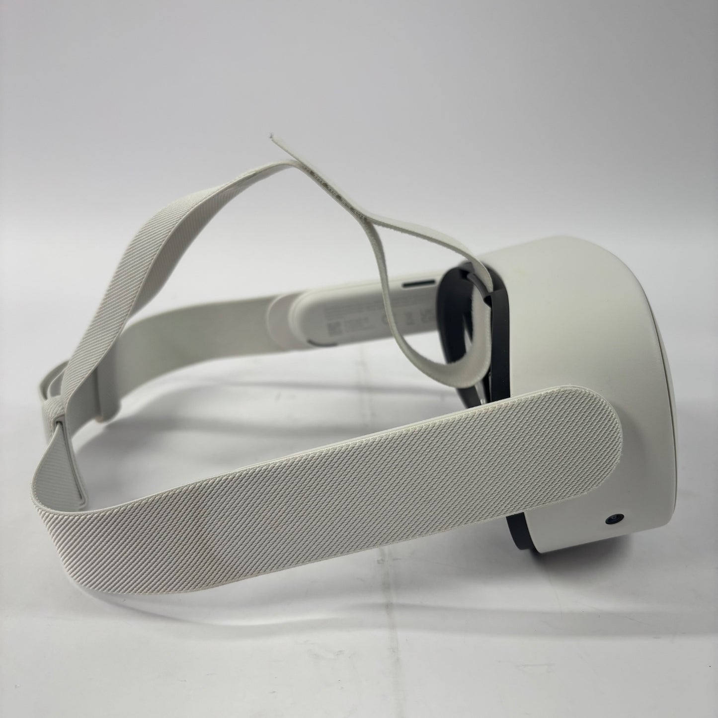 Meta Quest 3S 64GB VR System P97 No silicone cover
