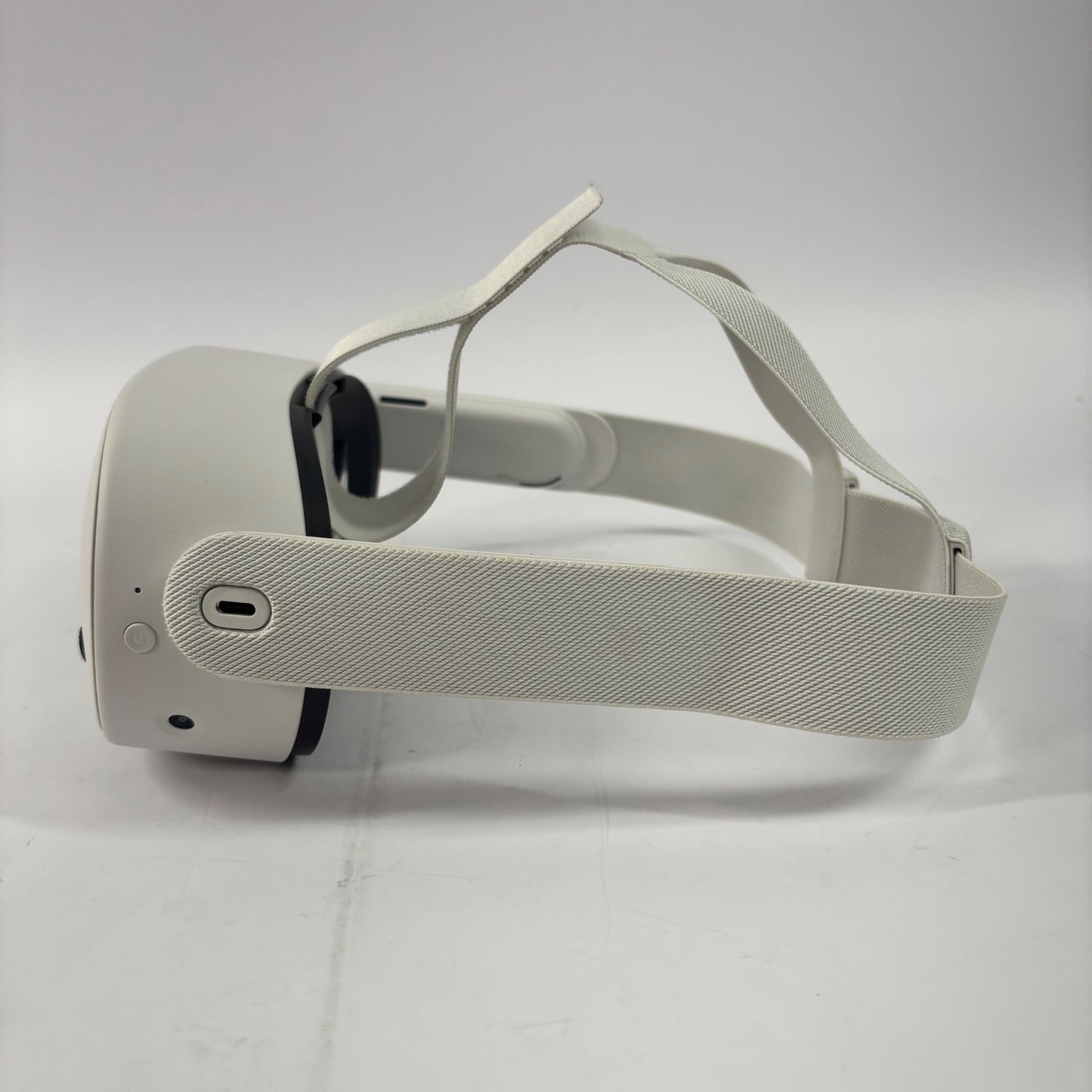 Meta Quest 3S 64GB VR System P97 No silicone cover