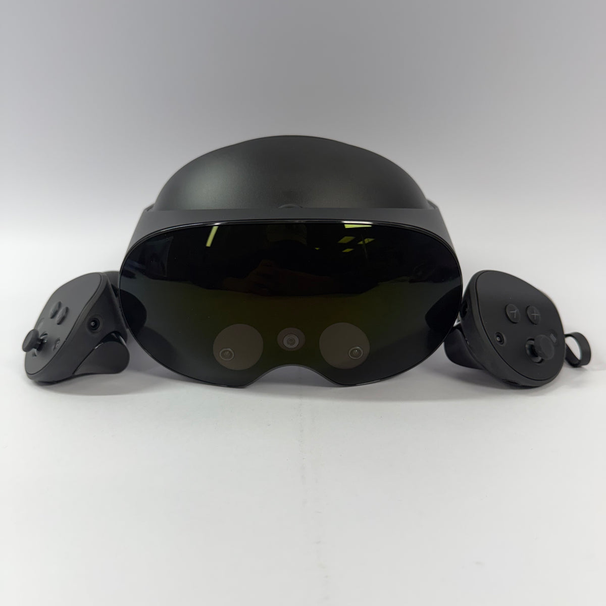 Meta Quest Pro 256GB Standalone All-in-One VR Headset DK94EC